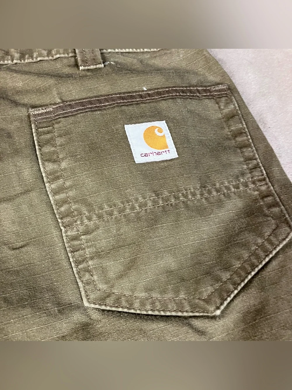 Carhartt Men’s Size 42x30 B342-DFE Double Knee Ripstop Cargo Work Pants. In good